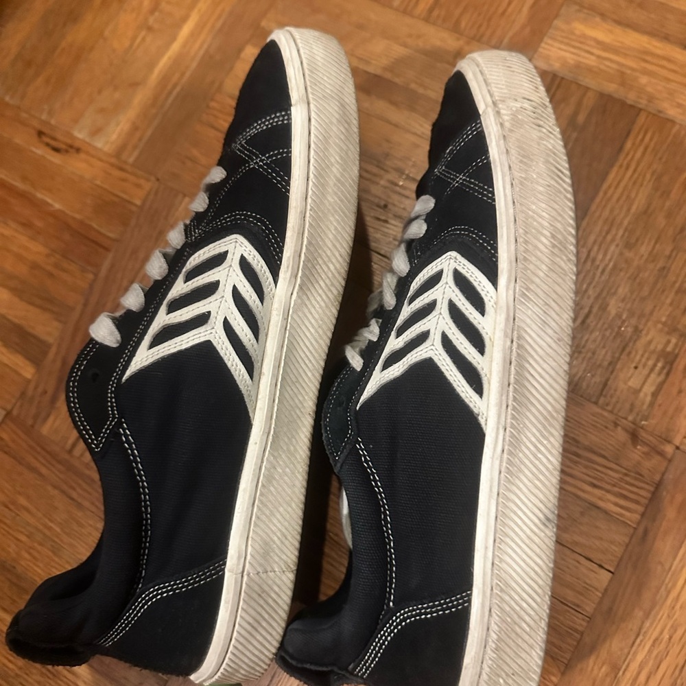 Cariuma Black and White Men's Sneakers